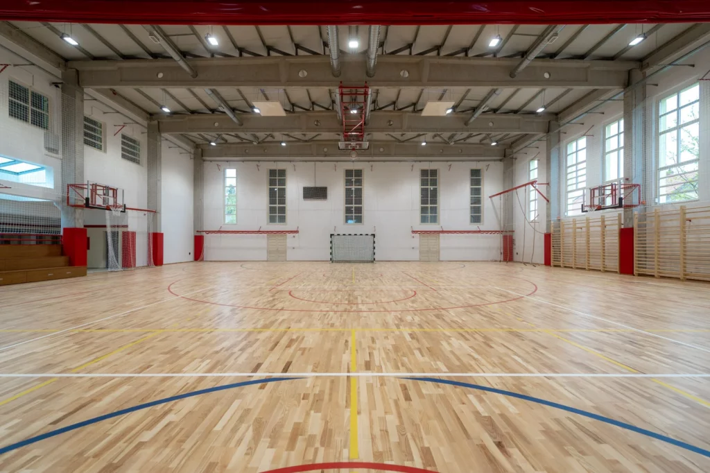 A HÉP Zrt. átadta a Katona József Gimnázium új Dunszt Ferencről elnevezett sportcsarnokát.