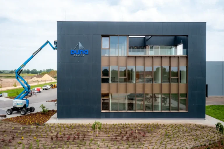 Prémium irodaház a Duna Aszfalt tiszakécskei telephelyfejlesztésében