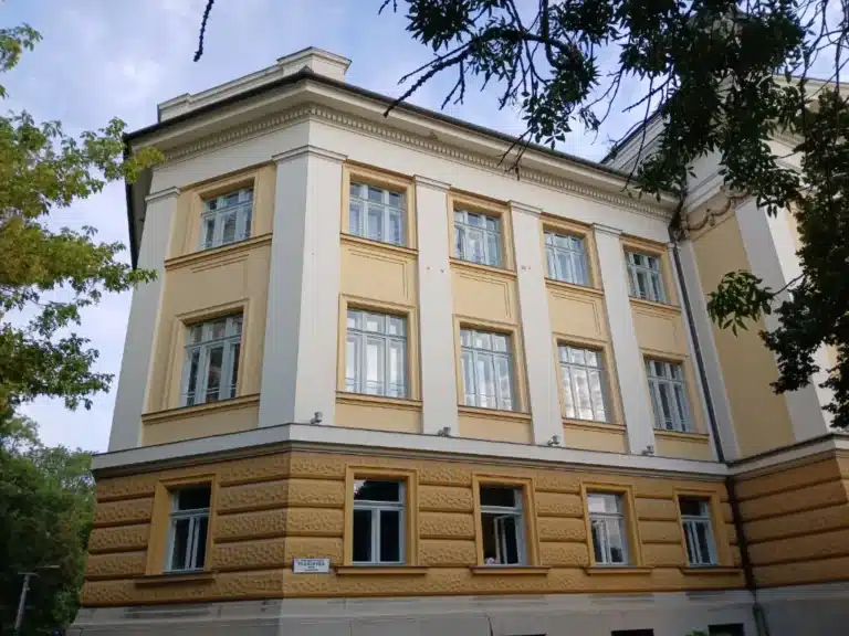 Piarista Gimnázium Kecskemét nyílászáró csere