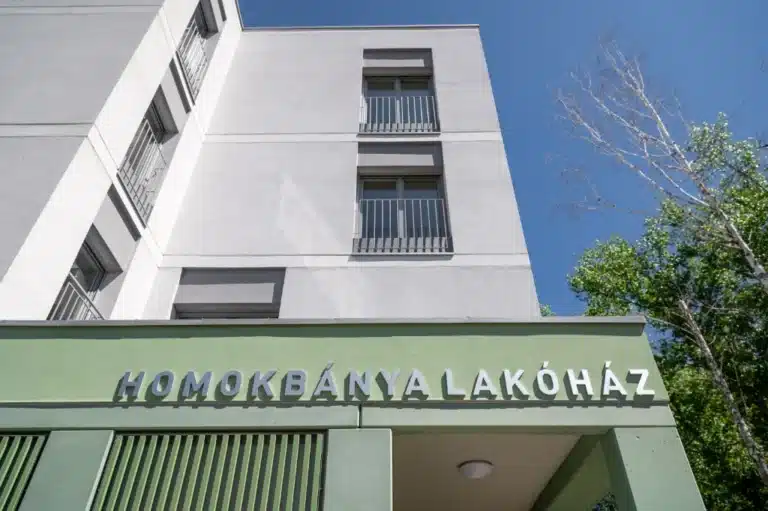 Homokbánya lakóház