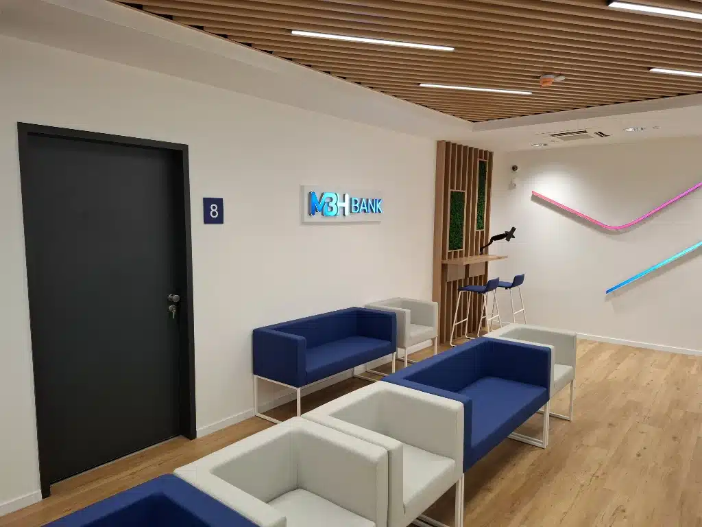 Kecskemét bankfiók belsőépítészeti és kivitelezési projekt